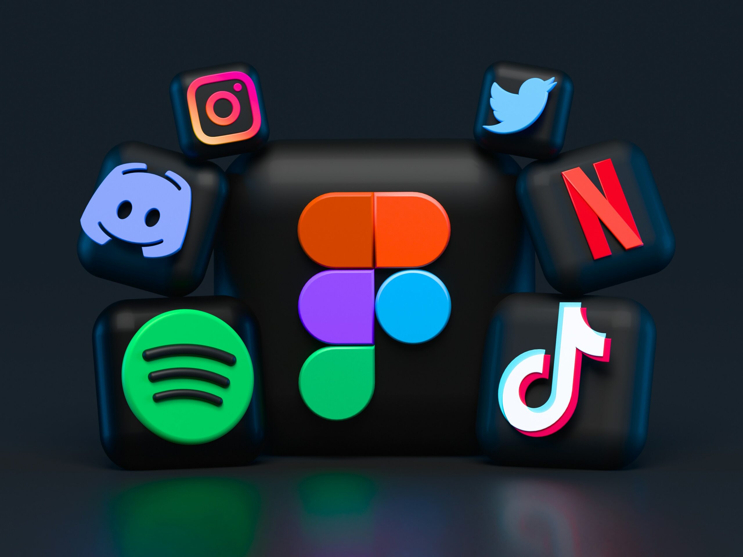 3D modle of multiple social media logos.